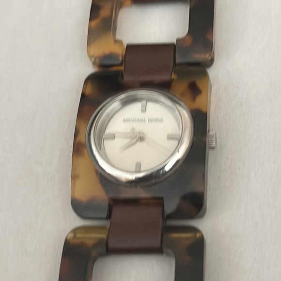 Vintage Y2K Michael Kors Tortoise and silver watch. - Picture 4 of 4